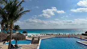 Cancun beach by Brisas